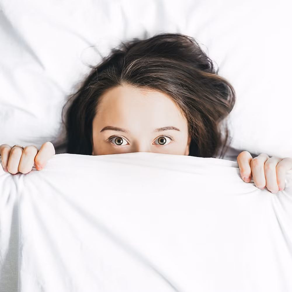 Những chiếc chăn sử dụng hàng ngày không phải lúc nào cũng được giặt giũ thường xuyên nên chứa nhiều vi khuẩn. Ảnh: unsplash.