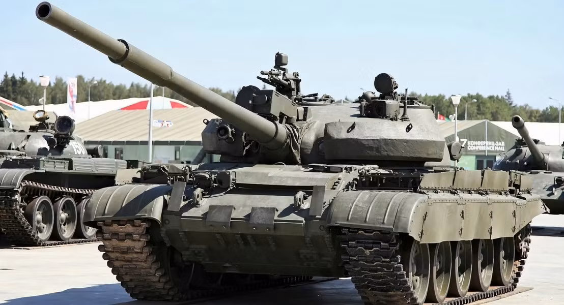 Sau khi Liên Xô tan rã, Nga được thừa hưởng hàng ngàn xe tăng T-62 nhiều phiên bản, trong đó chủ yếu là T-62M.