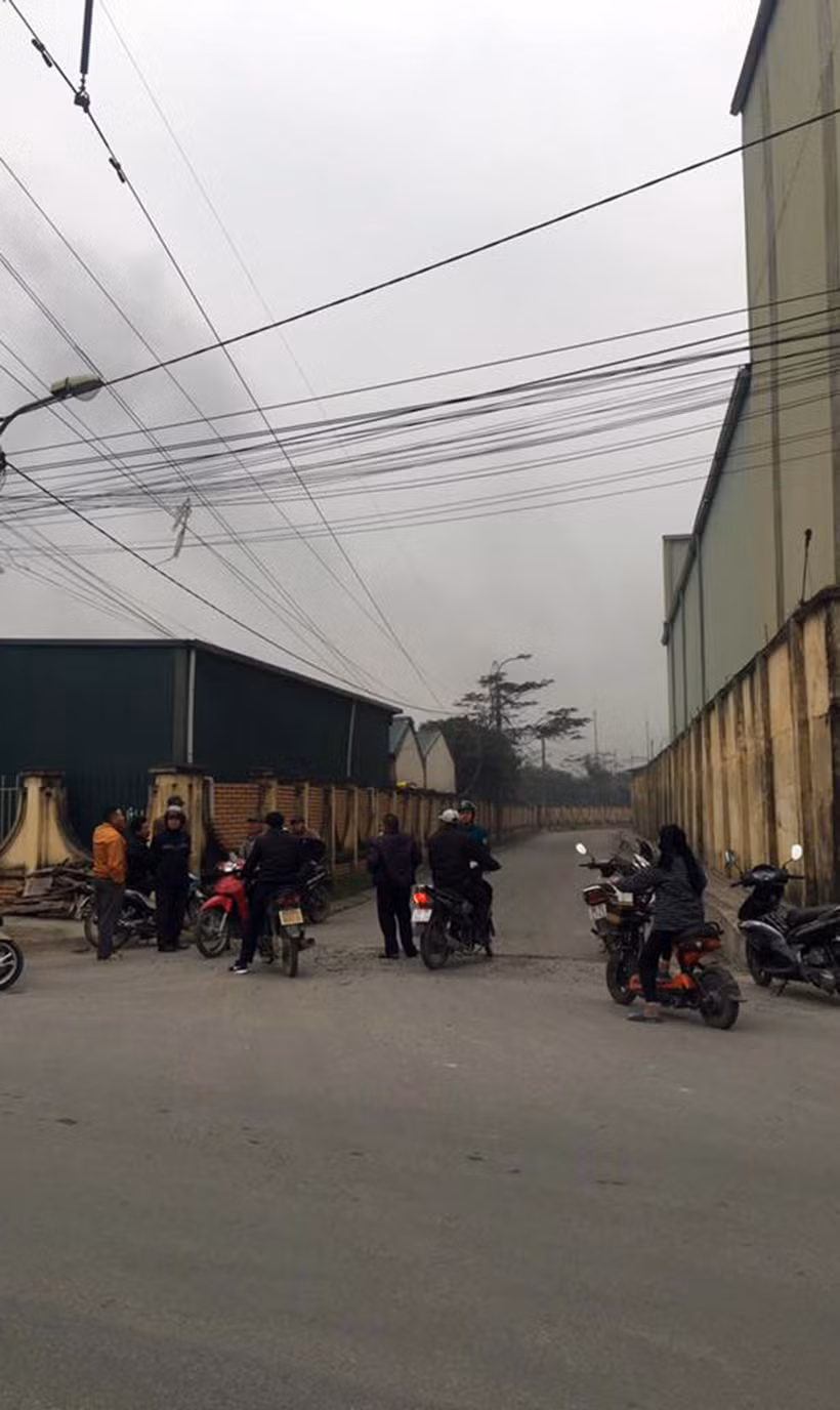 Vụ nổ ở nhà máy thép Việt - Hàn nằm trong cụm công nghiệp Quất Động (huyện Thường Tín, Hà Nội) xảy ra vào khoảng 8-9h sáng nay. Vụ nổ được xác định xuất phát từ lò luyện phôi thép của nhà máy này.
