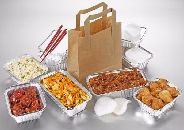 Cụ thể, nhựa kém chất lượng có thể chứa melamine. Quá trình sử dụng, chúng sẽ giải phóng formaldehyde. Tình trạng giải phóng formaldehyde sẽ nghiêm trọng hơn khi đồ nhựa để đựng nước hoặc dầu nóng. Hấp thụ quá nhiều formaldehyde sẽ làm tăng nguy cơ ung thư.