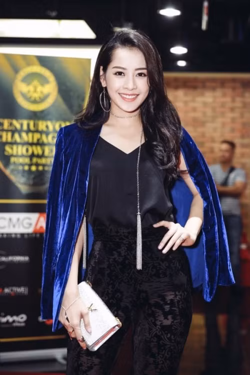 Tên tuổi của Chi Pu ngày càng được phủ sóng nhờ vào vai diễn ấn tượng trong phim Hương Ga, Thần tượng.