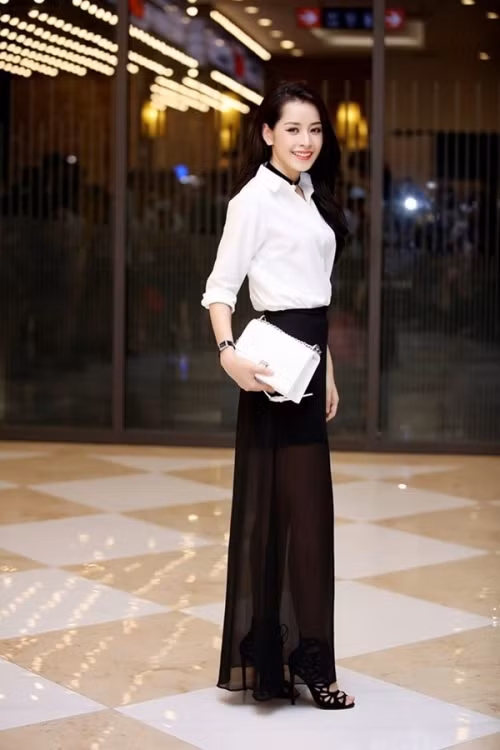 Chi Pu "hút hồn" người nhìn bởi gu thời trang tinh tế, sang trọng.