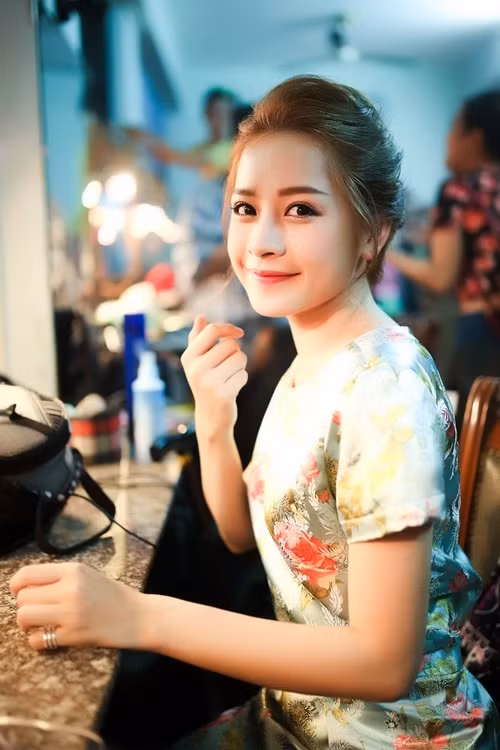 Quyết tâm vứt bỏ cái mác hot girl, Chi Pu ngày càng nghiêm túc trong nghệ thuật. Không chỉ phủ sóng màn ảnh nhỏ, Chi Pu tiếp tục tấn công phòng vé với nhiều dự án điện ảnh đình đám.