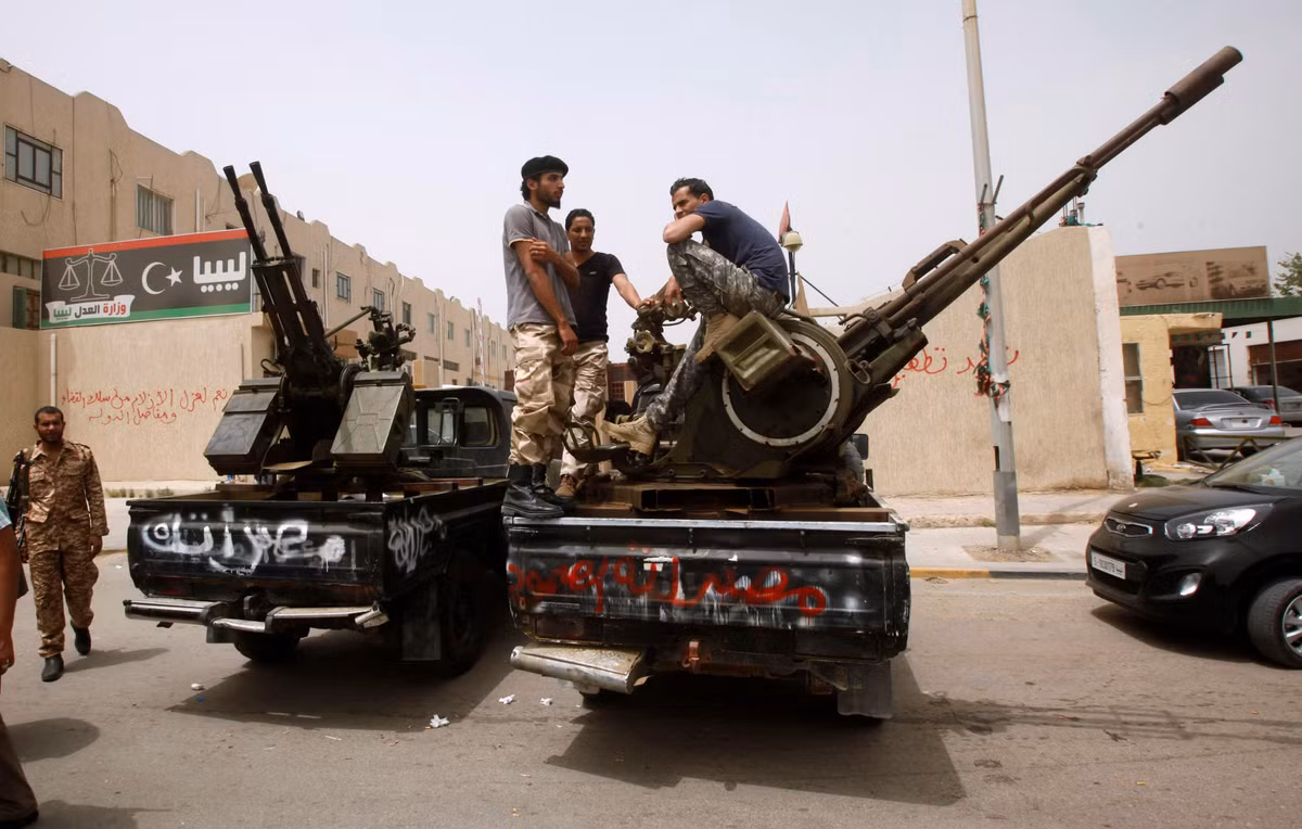 Các xe “Jihadmobil” đã được sử dụng hiệu quả hơn cả năm 1987 trong cuộc xung đột Tchad – Libya, được gọi là “cuộc chiến tranh Toyota”. Khi đó đội quân viễn chinh của Libya gồm 8.000 binh sĩ và 300 xe tăng đã bị các lực lượng của Tchad sử dụng một cách hiệu quả ưu thế của những chiếc xe Toyota chạy trên mọi địa hình không đường xá được cải tiến để trang bị các tổ hợp tên lửa chống tăng đánh bại hoàn toàn. Nguồn ảnh: RPI
