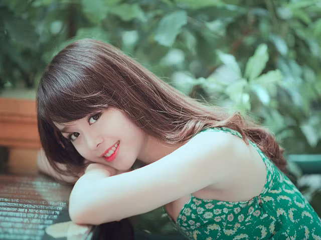 Tuy nhiên sau khi kết hôn, các nàng tuổi Tỵ mới thể hiện quyền uy của mình với đối phương, không chỉ đòi hỏi cao với bản thân mà họ luôn đòi hỏi cao đối phương phải đáp ứng được yêu càu của mình.