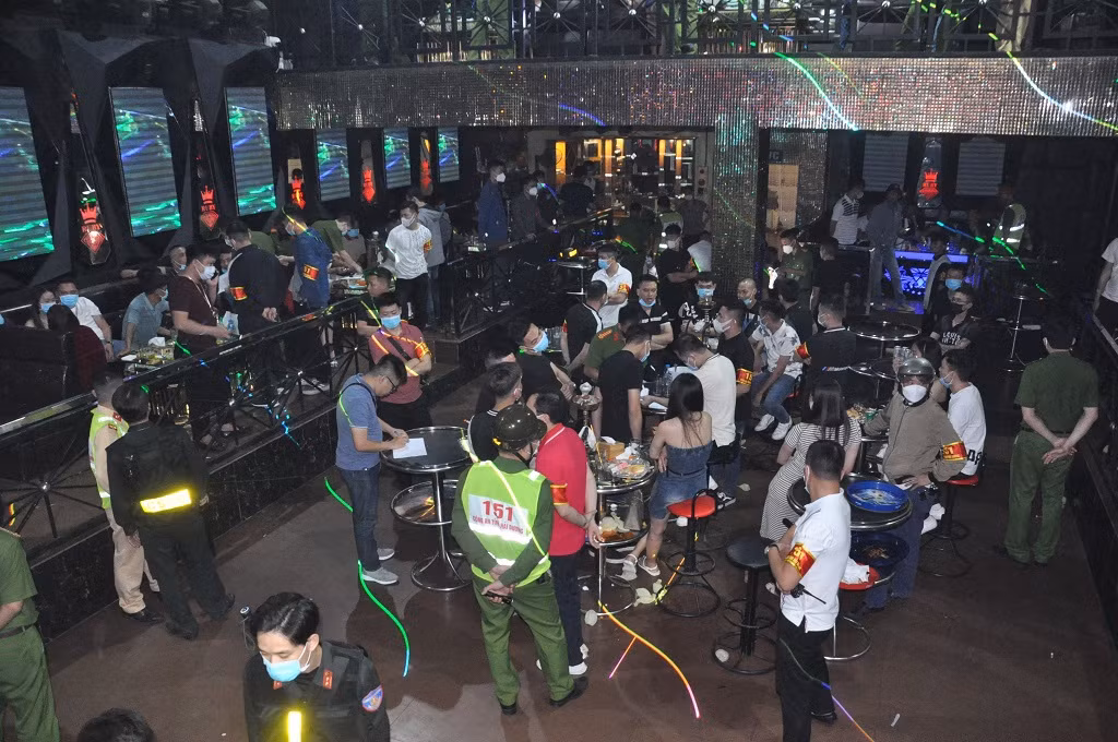 DJ Thái Hoàng tàng trữ ma túy bị bắt: Ruby Club 18 có liên đới trách nhiệm? - Hình 2 DJ Thai Hoang tang tru ma tuy bi bat: Ruby Club 18 co lien doi trach nhiem?-Hinh-2