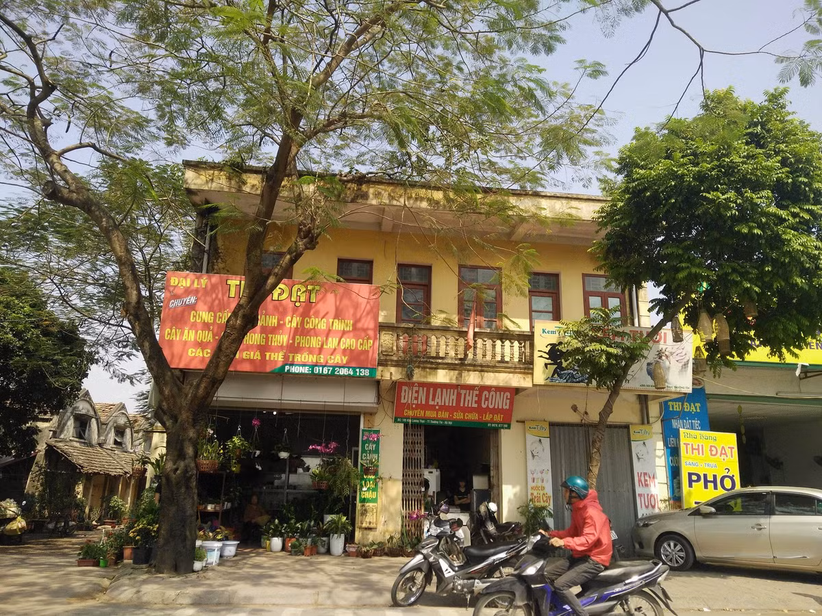 Theo thông tin ban đầu, sau khi bắt cóc được một nữ hộ lý, nghi phạm đã cố bỏ chạy nhưng bị cảnh sát chốt chặn nên phải chạy vào cửa hàng bán hoa bên đường.