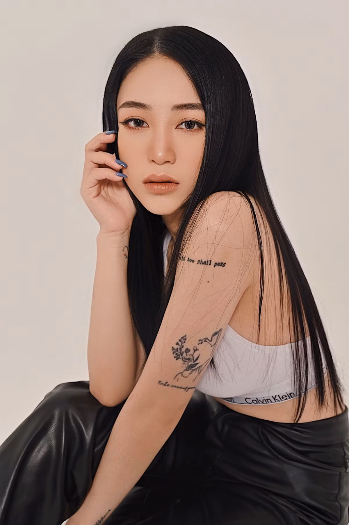 Dù không hoạt động trong showbiz nhưng Joyce Phạm - con gái Minh Nhựa vẫn luôn được cư dân mạng quan tâm đặc biệt.