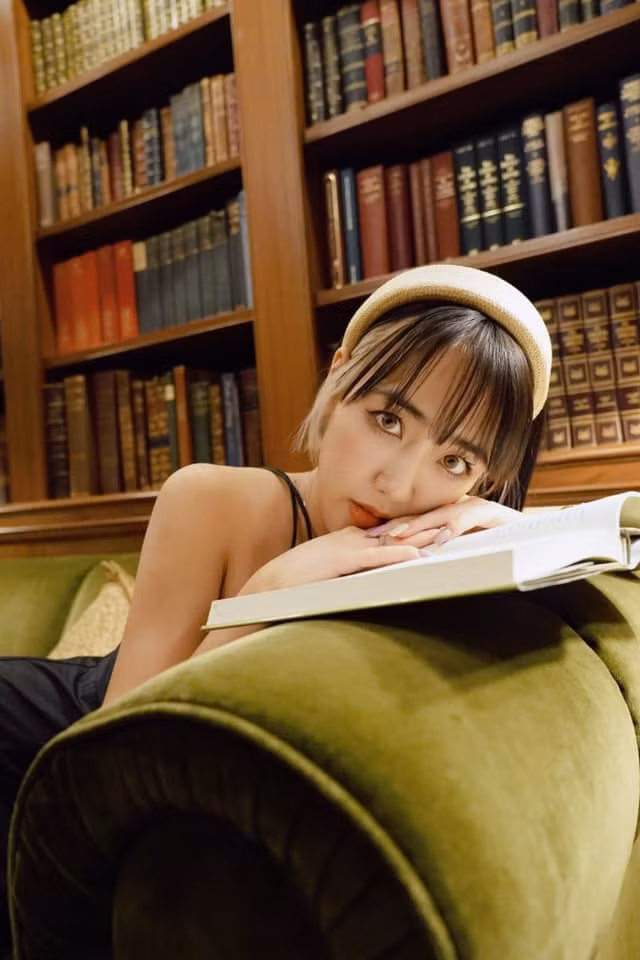 Sau nhiều năm nổi tiếng, hot girl Phoanh Charmmie đã có sự thay đổi nhiều về sắc vóc, tuy vậy các fan vẫn thường khen cô trẻ hơn nhiều so với tuổi.