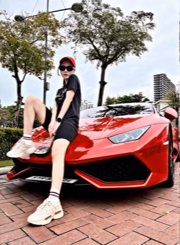 Đoàn Di Băng và ông xã có hẳn một bộ sưu tập xế hộp từ nhiều thương hiệu đình đám nhất thế giới.