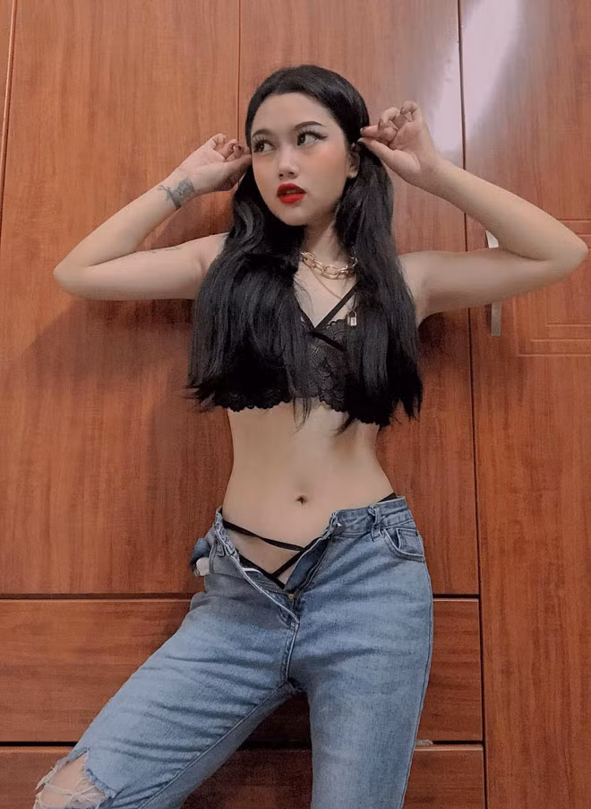 Công việc của Ngọc Khánh cũng thuận lợi hơn nhiều từ sau khi "lột xác" ngoại hình hoàn hảo.