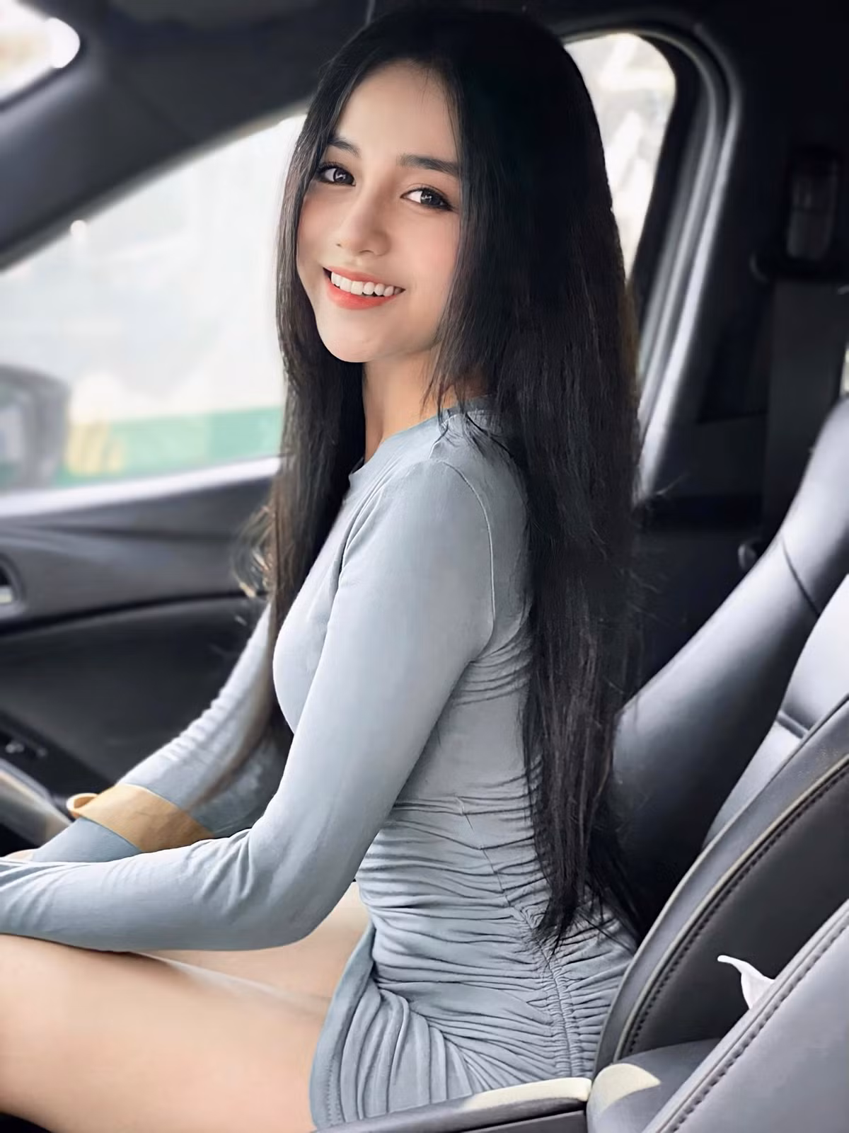 Dù chiều cao không nổi bật thế nhưng vóc dáng của Trân Châu lại cân đôi, ba vòng của cô là 82-60-92cm.