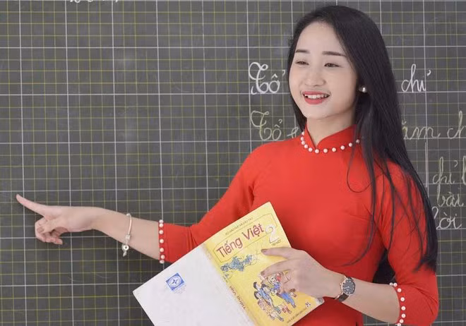 Lưu Thị Phương Thảo sinh năm 1994 từng được nhắc đến với tên gọi "cô giáo tiểu học Thái Bình". Người đẹp hiện đang là giáo viên một trường tiểu học tại Hà Nội.