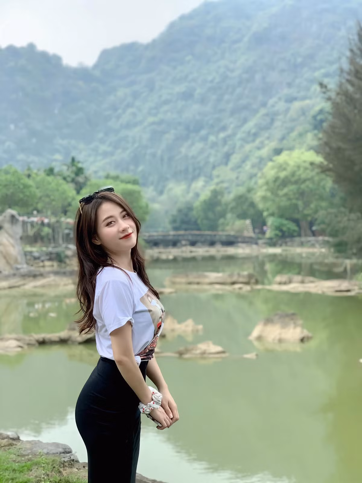 Năm 2018, hot girl Hà thành trở thành Nữ hoàng Streamer TalkTV. Cô cũng từng nhận được giải thưởng Hot face Cá tính - Hot face Awards 2019.