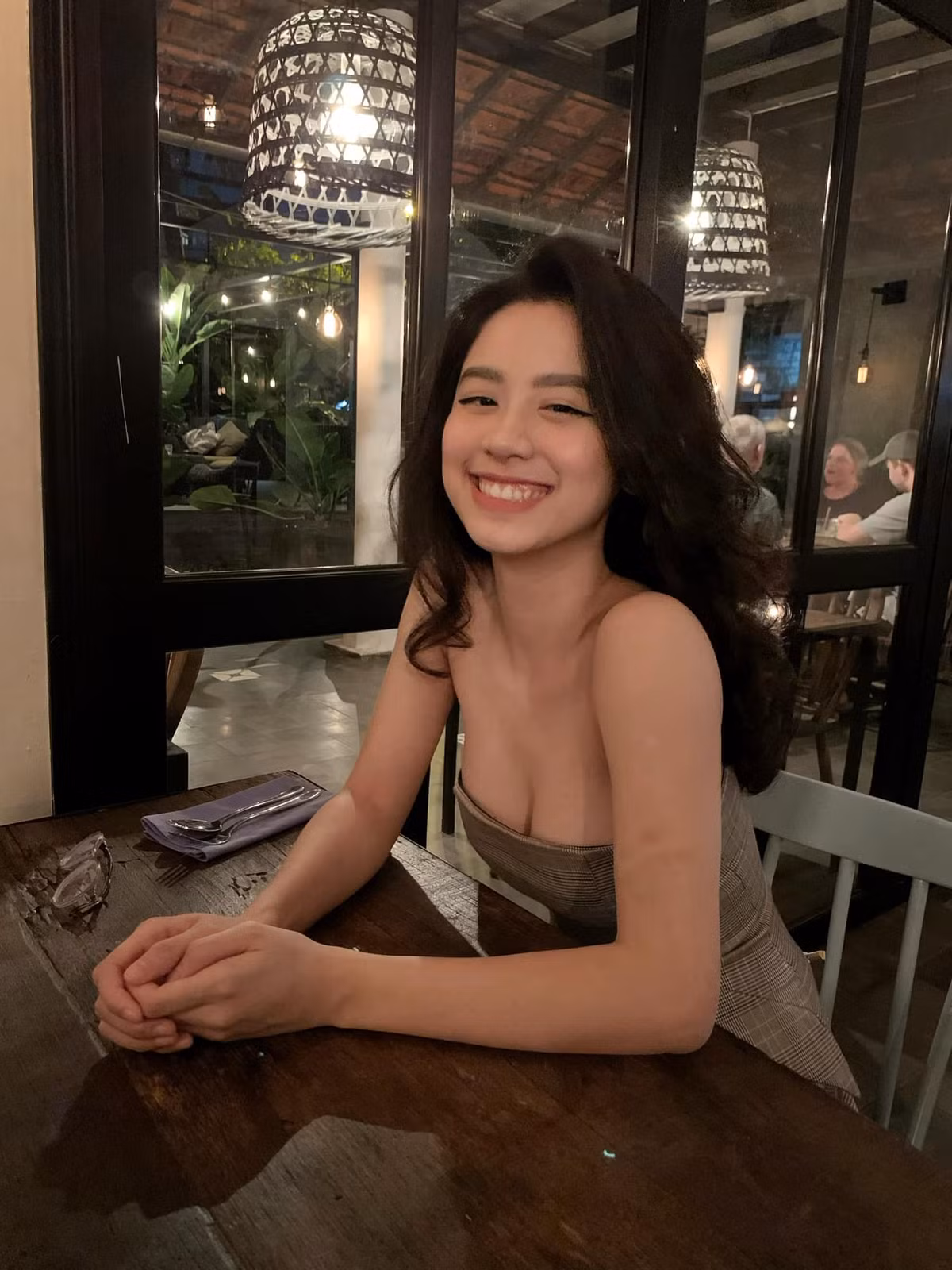Sự thay đổi sắc vóc của Hàn Hằng làm không ít người tò mò, họ cảm thán trước sự thay đổi về ngoại hình của gái xinh này.