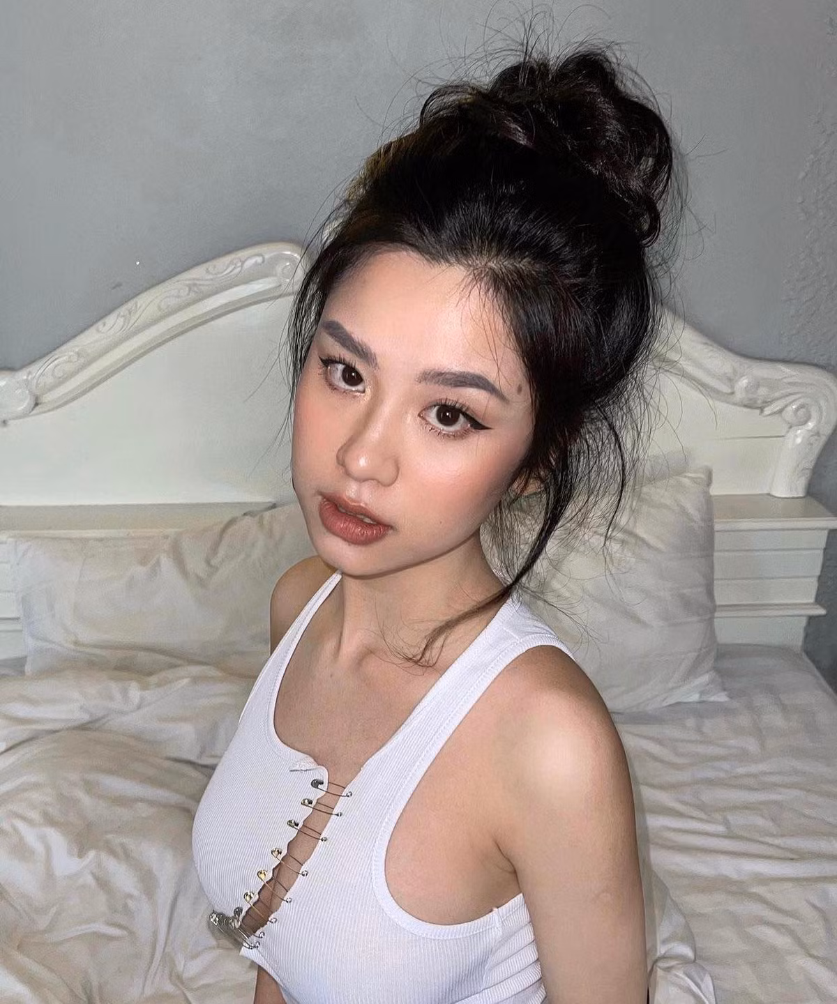Mặc dù vướng không ít thị phi và từng lặn mất tăm trên mạng xã hội, nhưng cái tên Hàn Hằng vẫn được cư dân mạng dành nhiều sự quan tâm.
