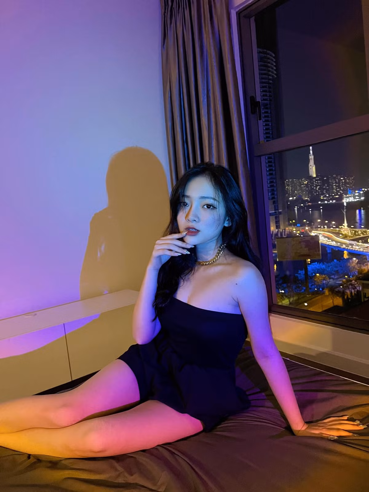 Sở hữu vóc dáng nóng bỏng nên Linh Chi không ngại đăng ảnh khoe dáng trên trang cá nhân.