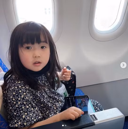 Thay vì chỉ được ngắm một "thánh ăn nhí" như trước đây, nhiều cư dân mạng tỏ ra thích thú trước những bức hình dễ thương của hai chị em bụ bẫm. Ảnh: IGNV
