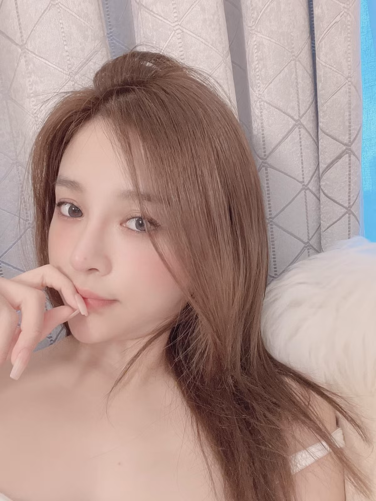 Hiện tại, cô nàng đang tận hưởng cuộc sống hôn nhân hạnh phúc bên chồng con.