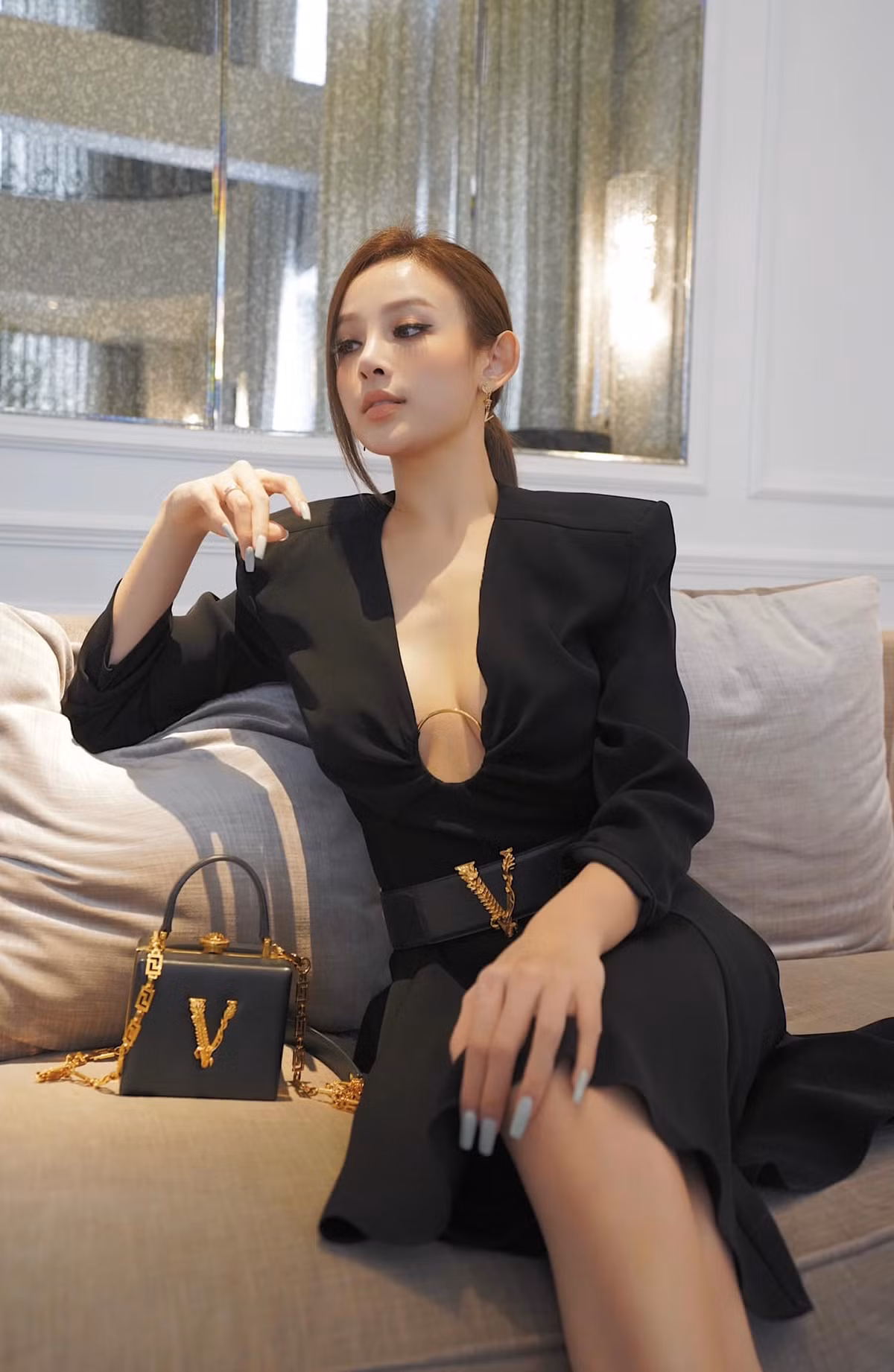 Sự thay đổi lớn về ngoại hình đã khiến Huyền Baby không ít lần vướng phải tin đồn phẫu thuật thẩm mỹ.
