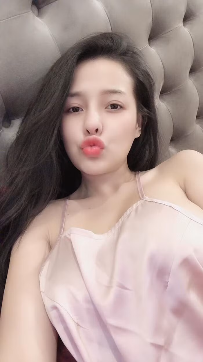 Bạn gái Lương Bằng Quang khẳng định không quan tâm tới bình luận của cư dân mạng bởi cô thấy cơ thể của mình rất đẹp nên mới "khoe" cùng mọi người.