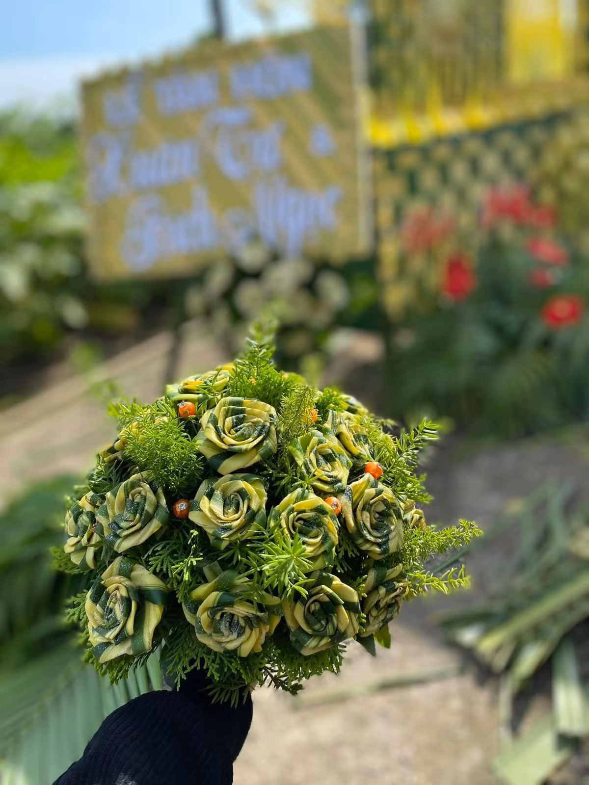 Tuy nhiên, dù có bị chê nhưng những chiếc cổng này vẫn nổi bật, thu hút sự chú ý.