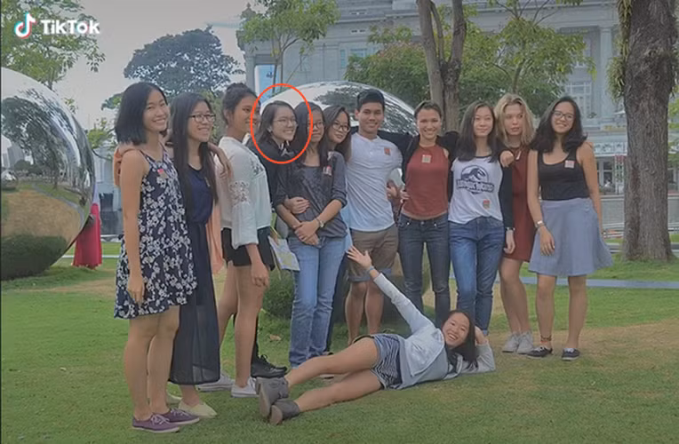 Dù ảnh có chất lượng khá thấp nhưng không thể nào phủ nhận được nhan sắc cực phẩm của Hải Tú trong từng khung hình ở thời điểm đó. Ảnh: Tổng hợp