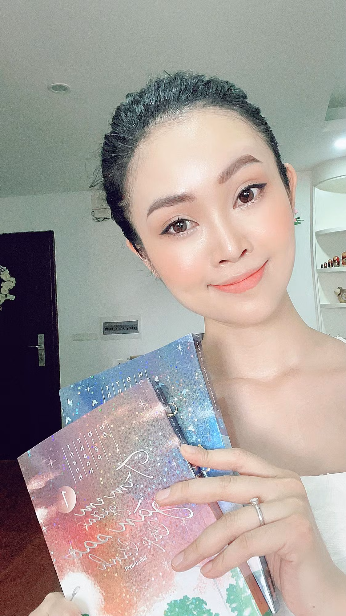 Nhìn vẻ ngoài của MC Thùy Linh ai cũng nghĩ cô được sinh ra trong nhung lụa. Tuy nhiên theo chia sẻ trước đó, cô đã rất nghị lực và quyết tâm theo đuổi sự nghiệp một cách nghiêm túc mới có được thành công như hiện tại.