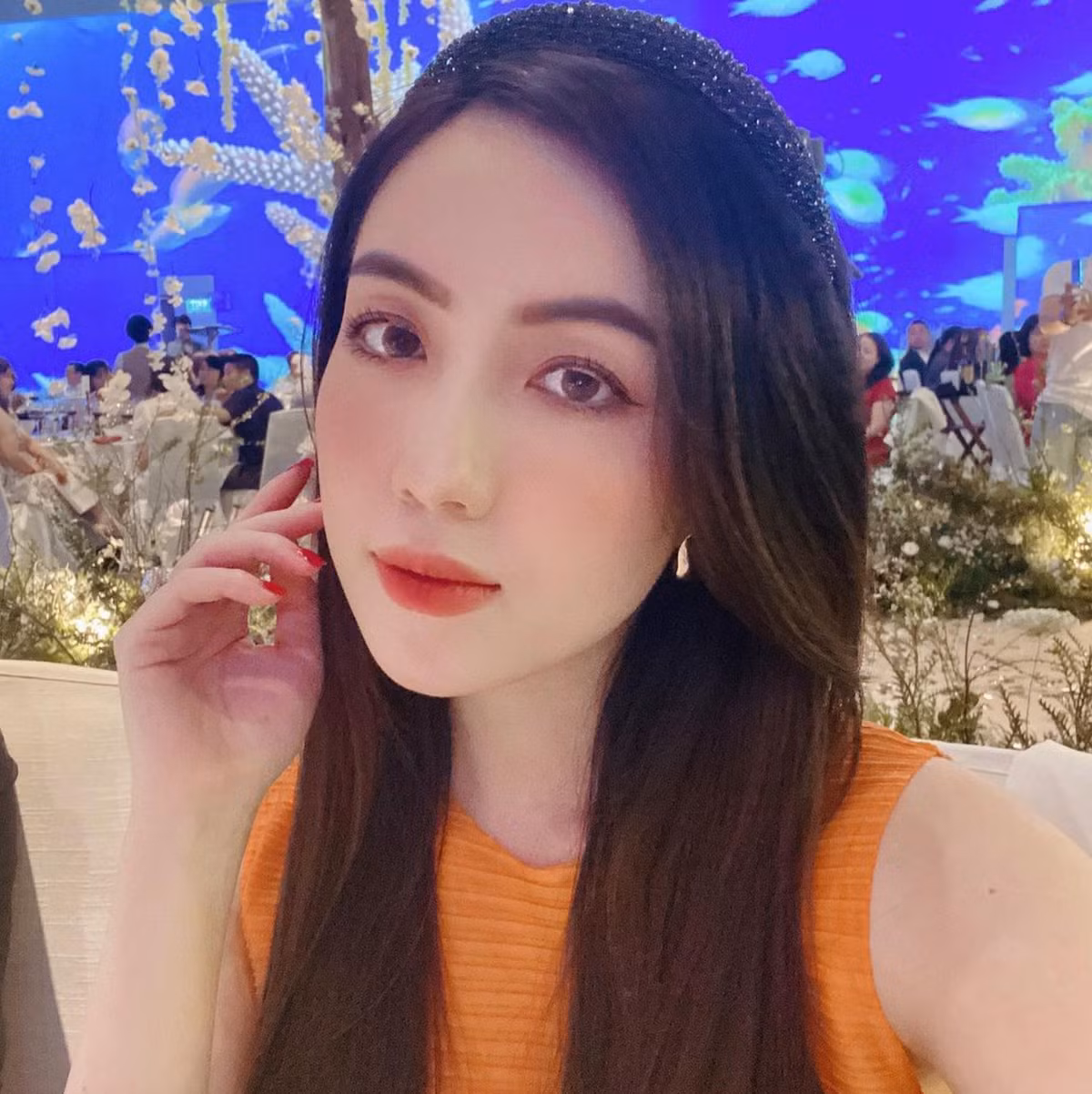 Cô còn được biết đến là beauty blogger, vlogger nhưng vài năm gần đây, cô kín tiếng hơn và không còn tham gia hoạt động giải trí.
