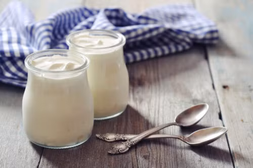 10. Sữa chua có chứa probiotic, các loại men vi sinh cực tốt cho hệ tiêu hóa.