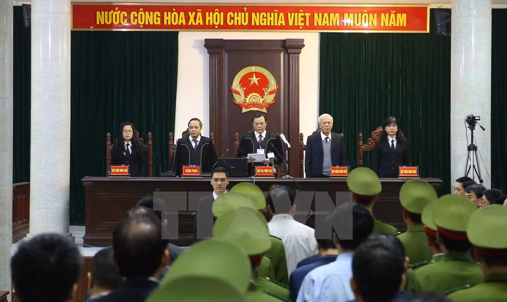 Quang cảnh phiên tuyên án. (Ảnh: Doãn Tấn/TTXVN).