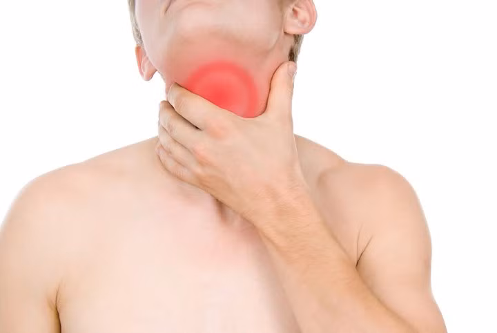 Bệnh trào ngược dạ dày thực quản (GERD): GERD là một tình trạng trong đó các axit tiêu hóa có xu hướng chảy ngược trở lại thực quản của bạn; điều này dẫn đến tổn thương lớp thực quản. Bạn cảm thấy như một khối u trong cổ họng, nó thậm chí gây khó khăn trong việc nuốt và dẫn đến chảy nước dãi.
