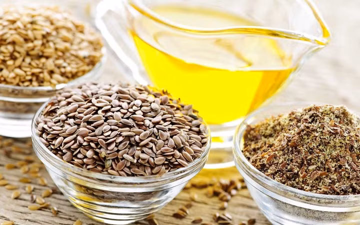 Dầu: Dầu óc chó cũng như dầu hạt cải, dầu hạt lanh, và dầu ôliu, tất cả các loại dầu này đều rất giàu axit béo omega-3, giúp giảm viêm xương khớp. Axít béo Omega-3 có thể giúp giảm đau khớp và giảm độ cứng. Ăn các loại thực phẩm giàu axit béo omega-3 để ngăn ngừa viêm xương khớp.