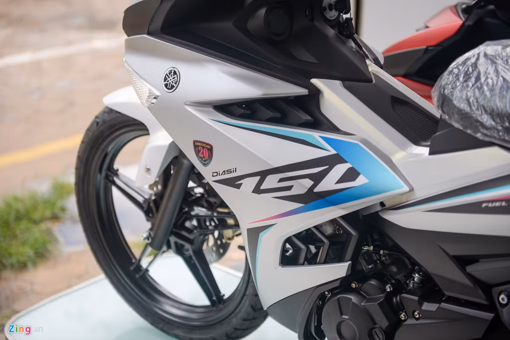 Yamaha Exciter 2018 co them mau tem moi, gia 48 trieu dong-Hinh-3