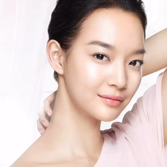 Massage là phương pháp tuyệt vời giúp duy trì sự tươi trẻ cho da mặt – Ảnh: Internet