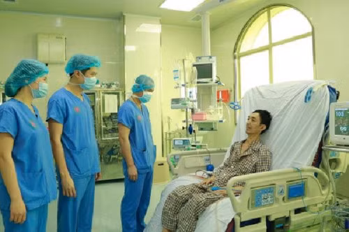 Anh Hanh được nhận phổi từ người quân nhân. Anh Hanh được nhận phổi từ người quân nhân.