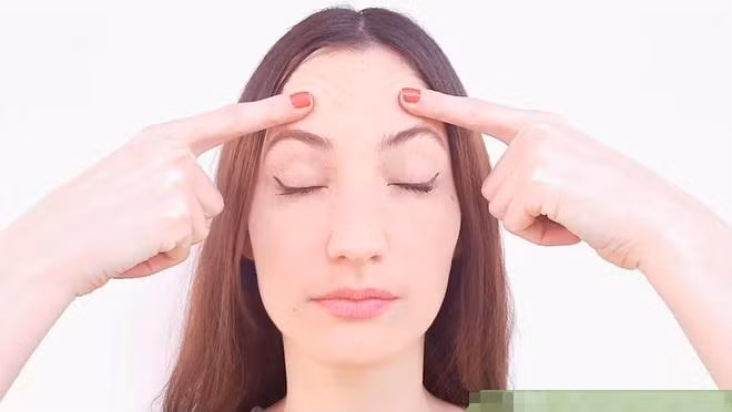 Dùng tay mát xa phối hợp với nhịp thở đều đặn là bài tập yoga đẩy lùi lão hóa cho khuôn mặt cực kỳ hiệu quả - Ảnh: Internet. Dùng tay mát xa phối hợp với nhịp thở đều đặn là bài tập yoga đẩy lùi lão hóa cho khuôn mặt cực kỳ hiệu quả - Ảnh: Internet.