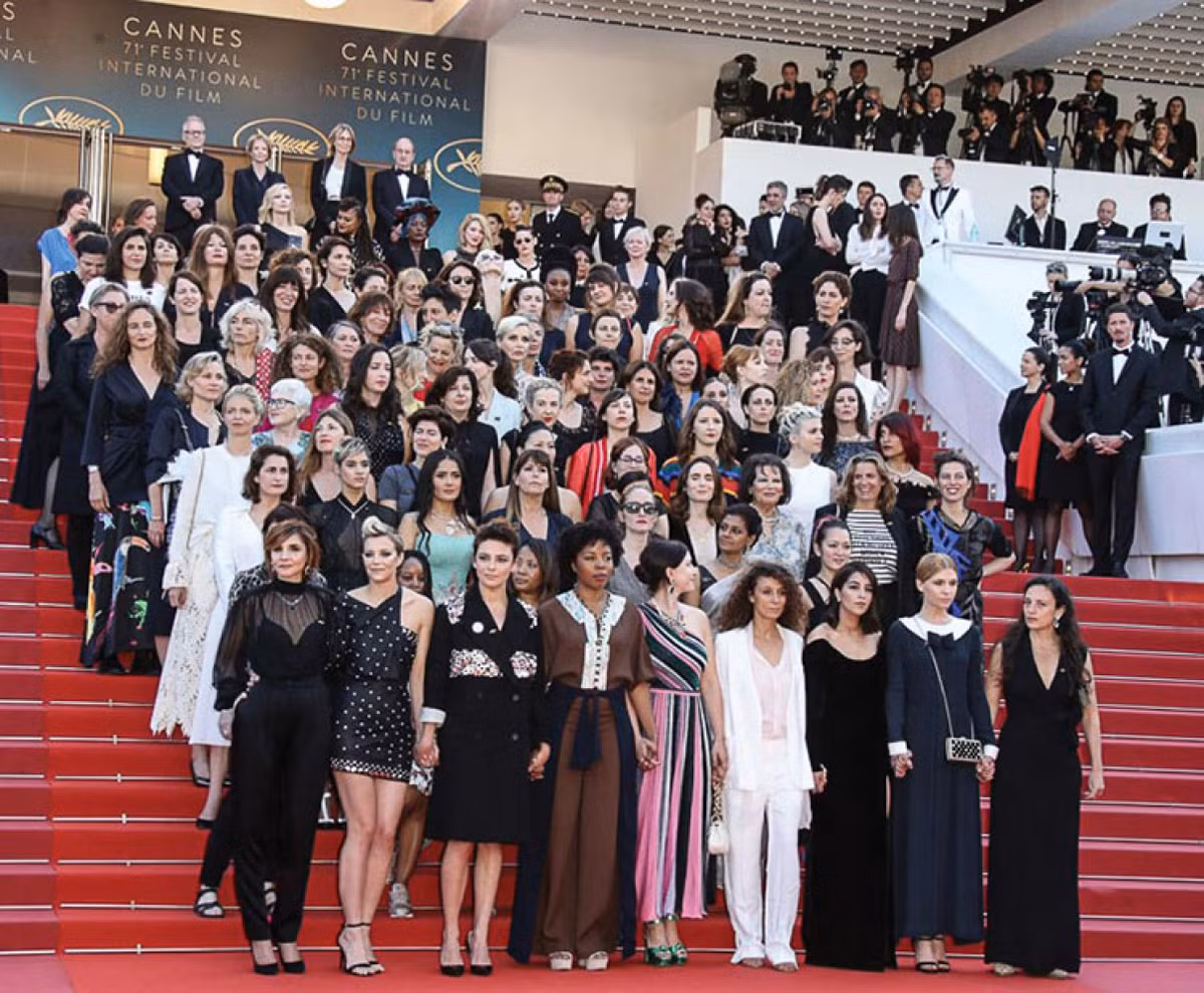 82 phụ nữ trên thảm đỏ Cannes.