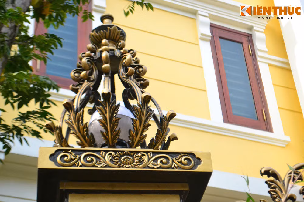 ...với họa tiết hết sức cầu kỳ.