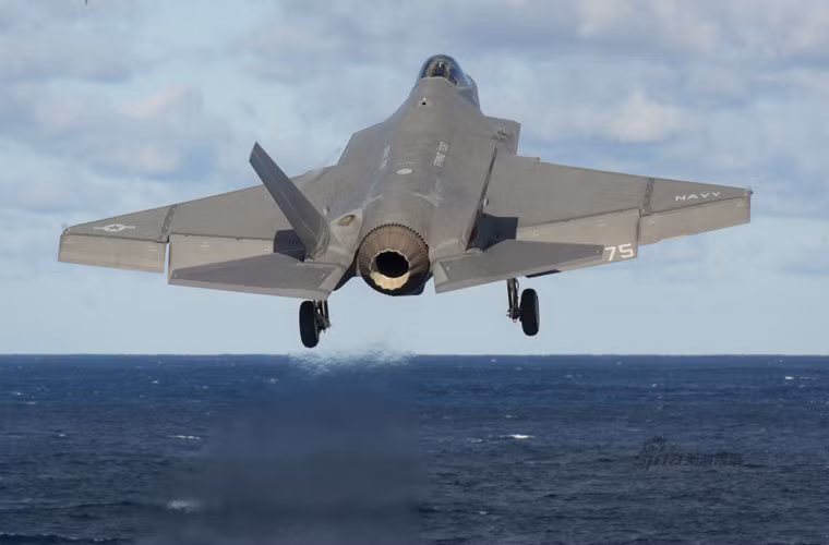 F-35C là biến thể 3 của dòng tiêm kích tàng hình F-35 đầy tai tiếng của Mỹ. Nó được thiết kế cho lực lượng Không quân Hải quân Mỹ để triển khai trên các tàu sân bay hạt nhân.