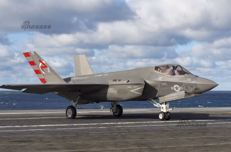 Hải quân Mỹ dự định mua 480 tiêm kích hạm F-35C để thay thế cho F/A-18 các kiểu A, B, C và D.