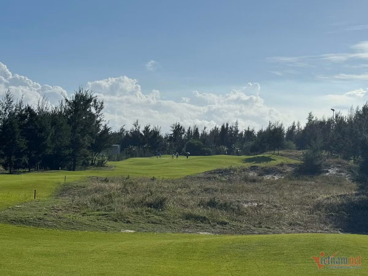 Hiện nay, chỉ khu vực sân golf còn hoạt động bình thường. Ảnh: Hải Sâm