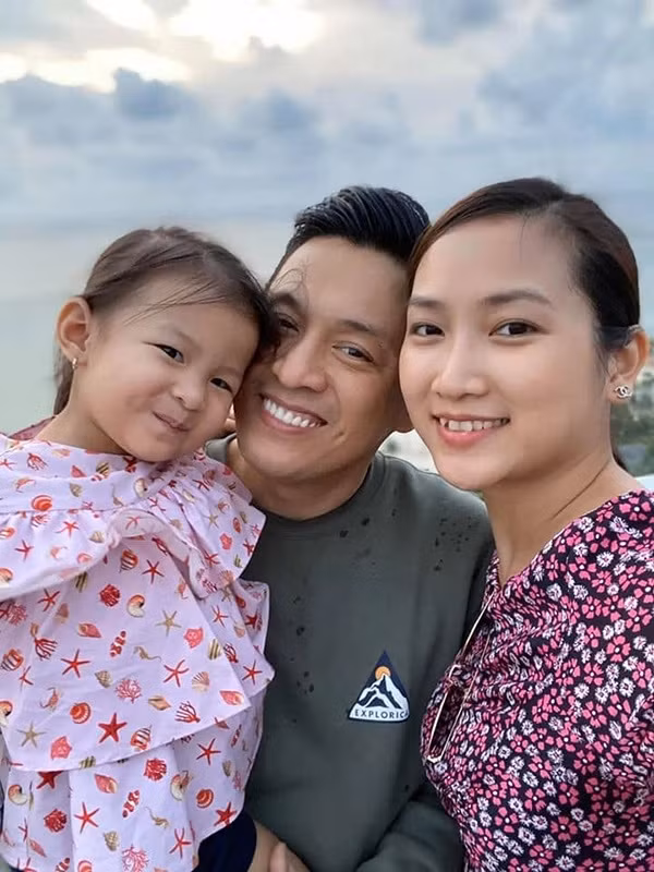 Sau đổ vỡ ở cuộc nhân đầu, Lam Trường đã lập gia đình với bạn gái kém tuổi. Cuộc sống của Lam Trường vẫn êm đềm như chính tính cách của anh. Nhưng sâu thẳm Lam Trường vẫn dành tình thương của người cha cho đứa con trai đầu của mình.
