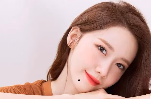 Với sự phát triển không ngừng của hai ngành nghề này, những người may mắn sở hữu nốt ruồi ở vùng cằm không những có cơ hội thu nhập "khủng" mà còn thừa hưởng một gia tài kếch xù từ tổ tiên, tạo dựng nên một nền tảng vững chắc để phúc lợi cho con cháu sau này.