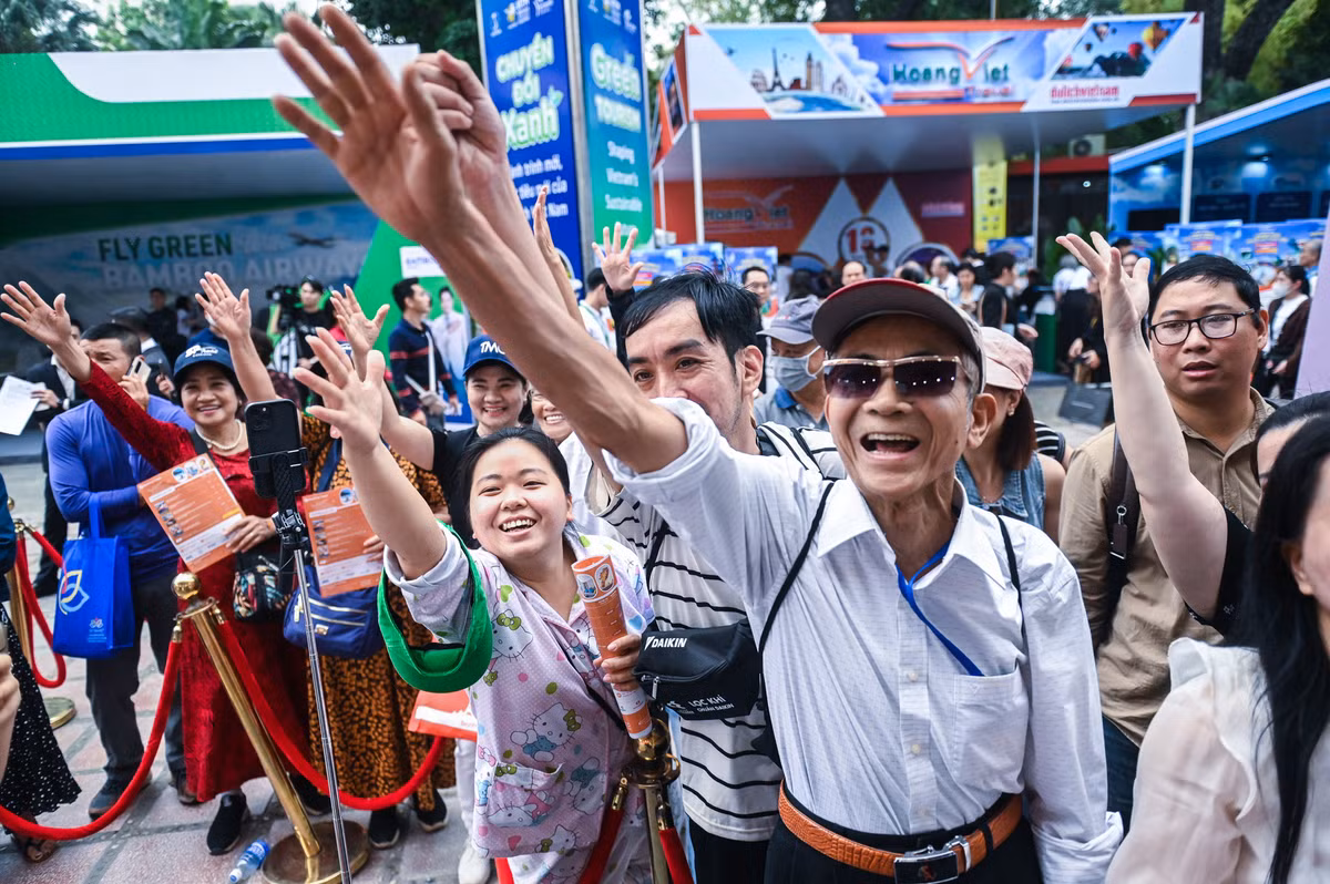 Bung no tour du lich nuoc ngoai uu dai, tour noi dia giam gia