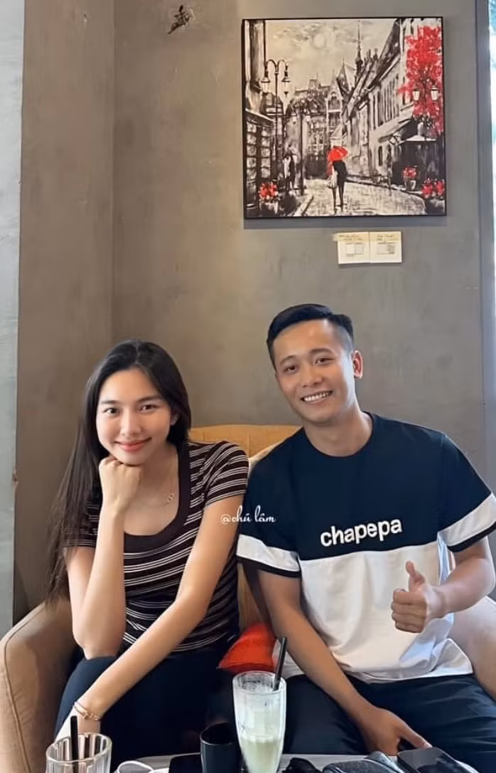 Hanh dong cua Quang Linh doi voi Thuy Tien khien fan tan chay