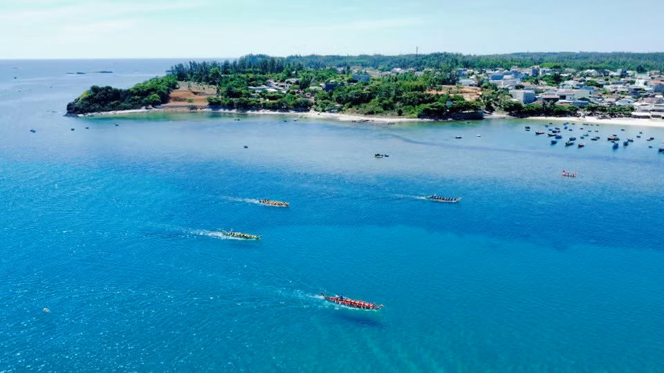 Vùng biển thôn Châu Thuận Biển (xã Bình Châu, huyện Bình Sơn, tỉnh Quảng Ngãi) còn có tên gọi khác là "vũng tàu". Đây cũng là nơi được giới khảo cổ nhận định có rất nhiều tàu cổ bị đắm.
