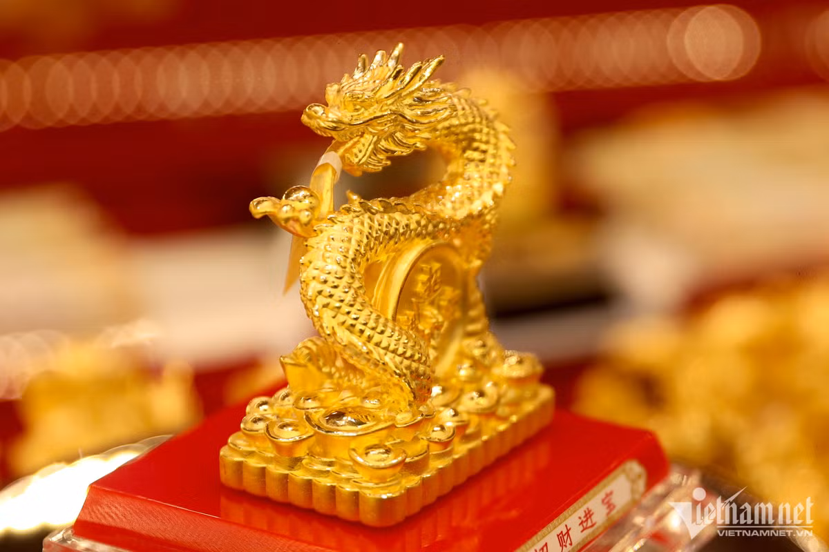 Hình tượng rồng được chế tác tinh xảo.