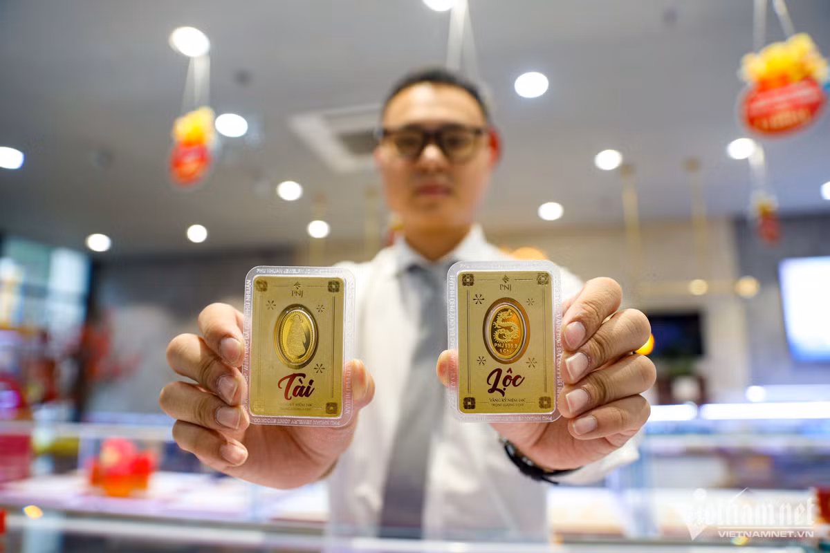 Với chữ An mang ý nghĩa tân niên bình an đáo; Phú: Xuân nhật phú quý lai; Quý: Lập xuân đa phú quý; Phát: Tân xuân phát lộc tài; Lộc: Minh niên nghênh vạn lộc; Tài: Tiết Xuân vượng đức tài. Mỗi miếng vàng có trọng lượng 1 chỉ.