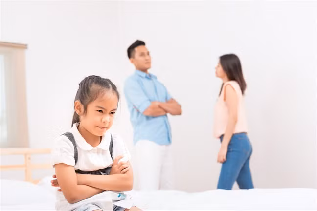 Giáo dục gia đình không nghiêm khắc: Đối với một gia đình, giáo dục là rất quan trọng, và giáo dục được nói đến ở đây là giáo dục con cái. Nói chung, một gia đình có một hoặc hai con, và cách giáo dục con cái là điều đặc biệt quan trọng đối với các bậc cha mẹ. 